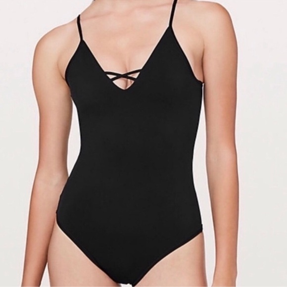 Lululemon 10 NWT Shoreline One Piece Black - Picture 1 of 6